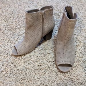 Peep toe boots
